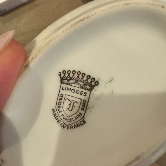 Limoges France oval vintage trinket box - Picture 6 of 10